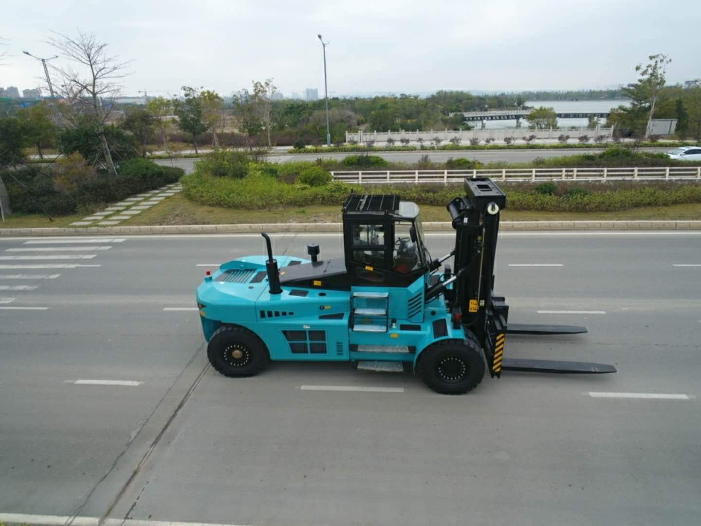 30t heavy duty forklift