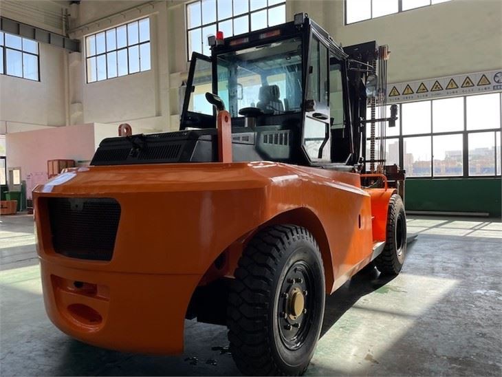16 TON Forklift Compact Color Orange