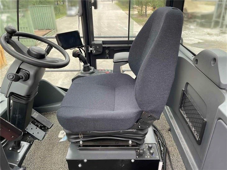 HNRS1009 Truck Container Forklift 45 Ton Reach Stacker For Container Handling